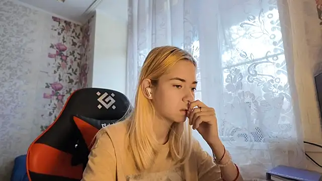 Witching Moon online show from 11/13/25, 07:45