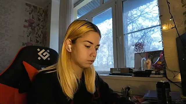 Witching Moon online show from 12/17/25, 07:24