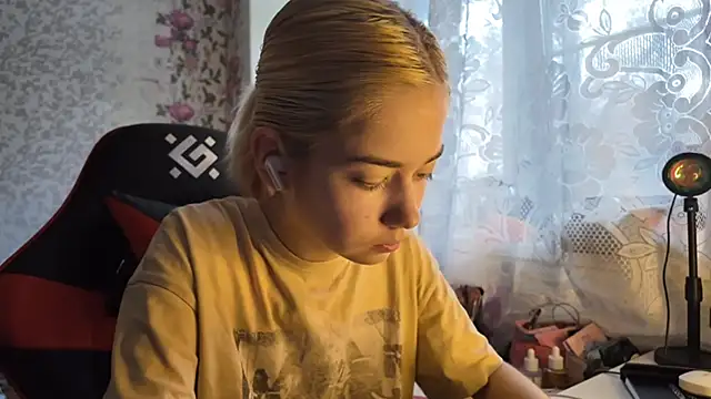 Witching Moon online show from 10/30/25, 07:28