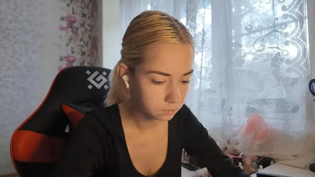 Witching Moon online show from 11/06/25, 07:23