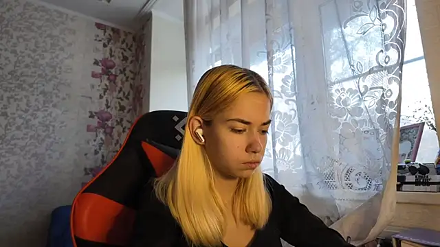 Witching Moon online show from 11/14/25, 07:34