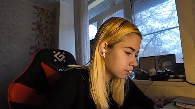 Witching Moon online show from 11/21/25, 07:40