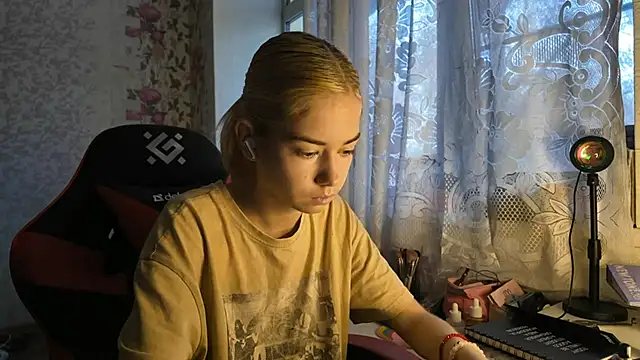 Witching Moon online show from 10/31/25, 07:27