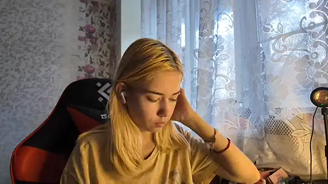 Witching Moon online show from 10/29/25, 07:51