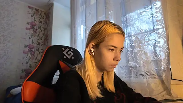 Witching Moon online show from 11/17/25, 07:56