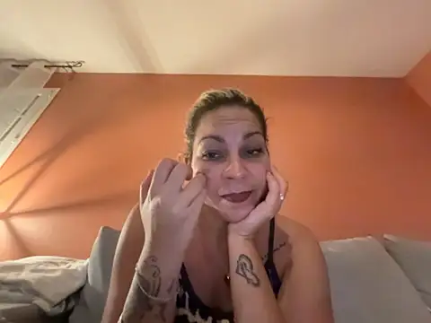 Snapshot of minettedusud chatting on 09/18/25, 08:34 minettedusud online show from 09/18/25, 08:34