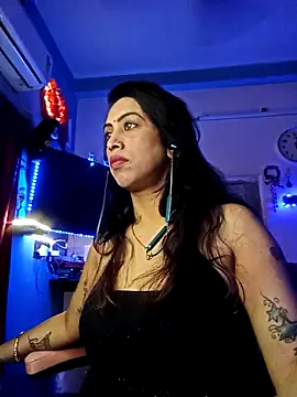 Snapshot of Love_Beauty01 chatting on 02/17/26, 06:27 Love Beauty01 online show from 02/17/26, 06:27