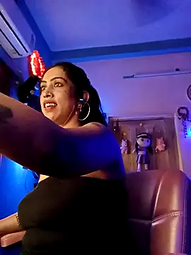 Snapshot of Love_Beauty01 chatting on 02/16/26, 06:17 Love Beauty01 online show from 02/16/26, 06:17