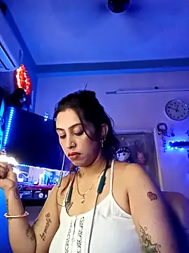 Snapshot of Love_Beauty01 chatting on 02/27/26, 06:52 Love Beauty01 online show from 02/27/26, 06:52