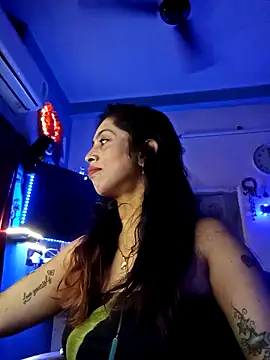 Snapshot of Love_Beauty01 chatting on 02/18/26, 06:04 Love Beauty01 online show from 02/18/26, 06:04