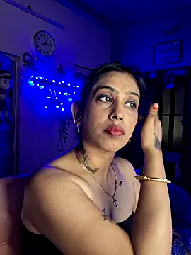 Love Beauty01 online show from 03/18/26, 07:15