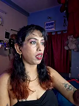 Snapshot of Love_Beauty01 chatting on 05/22/26, 04:38 Love Beauty01 online show from 05/22/26, 04:38