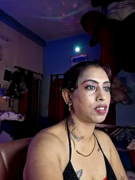 Snapshot of Love_Beauty01 chatting on 07/11/26, 06:41 Love Beauty01 online show from 07/11/26, 06:41