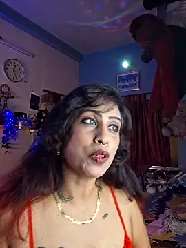 Snapshot of Love_Beauty01 chatting on 06/18/26, 06:35 Love Beauty01 online show from 06/18/26, 06:35