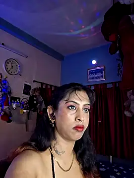 Snapshot of Love_Beauty01 chatting on 06/01/26, 05:45 Love Beauty01 online show from 06/01/26, 05:45