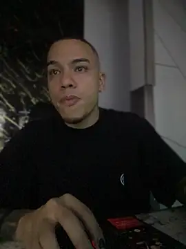 Snapshot of AlphaMasterXxx chatting on 11/12/25, 08:29 AlphaMasterXxx online show from 11/12/25, 08:29