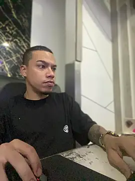 Snapshot of AlphaMasterXxx chatting on 10/29/25, 09:19 AlphaMasterXxx online show from 10/29/25, 09:19