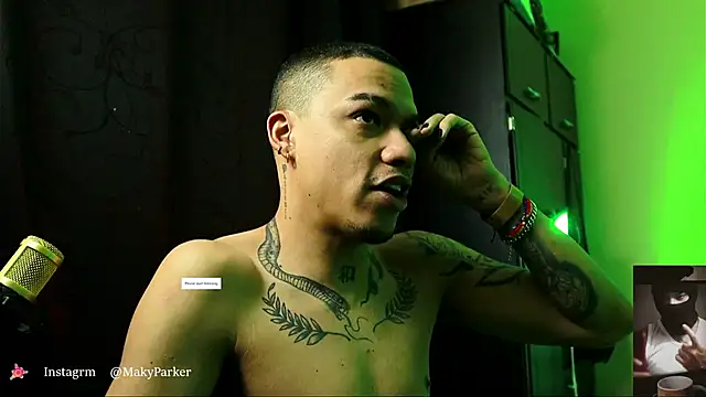 Snapshot of AlphaMasterXxx chatting on 12/16/25, 02:43 AlphaMasterXxx online show from 12/16/25, 02:43