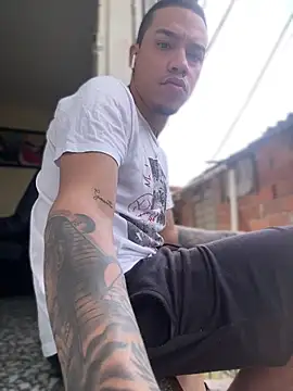 Snapshot of AlphaMasterXxx chatting on 11/03/25, 02:53 AlphaMasterXxx online show from 11/03/25, 02:53