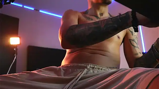 Snapshot of AlphaMasterXxx chatting on 11/15/25, 06:12 AlphaMasterXxx online show from 11/15/25, 06:12