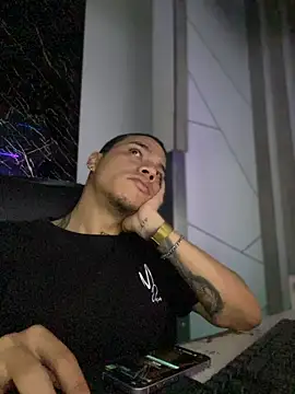 Snapshot of AlphaMasterXxx chatting on 11/08/25, 06:28 AlphaMasterXxx online show from 11/08/25, 06:28