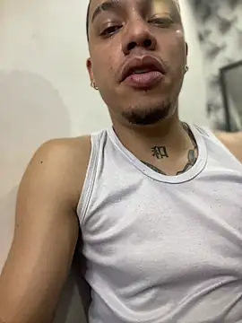 Snapshot of AlphaMasterXxx chatting on 11/23/25, 10:47 AlphaMasterXxx online show from 11/23/25, 10:47