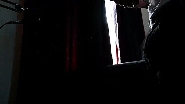 Snapshot of AlphaMasterXxx chatting on 10/23/25, 01:32 AlphaMasterXxx online show from 10/23/25, 01:32