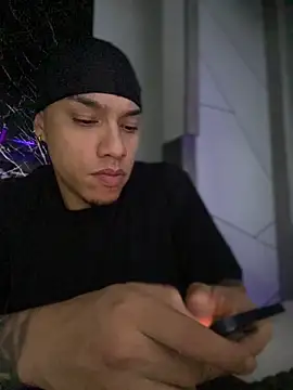 Snapshot of AlphaMasterXxx chatting on 10/25/25, 06:45 AlphaMasterXxx online show from 10/25/25, 06:45