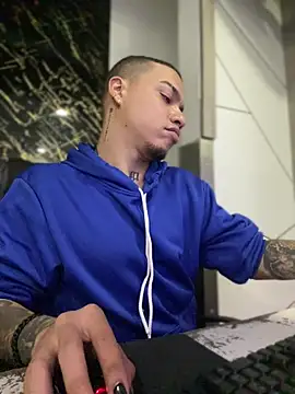 Snapshot of AlphaMasterXxx chatting on 11/20/25, 02:29 AlphaMasterXxx online show from 11/20/25, 02:29