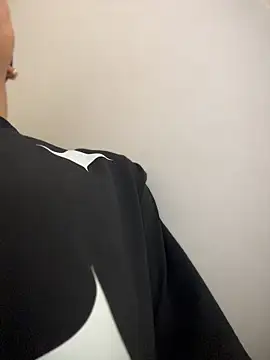 Snapshot of AlphaMasterXxx chatting on 10/31/25, 08:33 AlphaMasterXxx online show from 10/31/25, 08:33