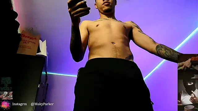 Snapshot of AlphaMasterXxx chatting on 12/05/25, 04:27 AlphaMasterXxx online show from 12/05/25, 04:27