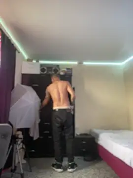 Snapshot of AlphaMasterXxx chatting on 10/22/25, 12:37 AlphaMasterXxx online show from 10/22/25, 12:37