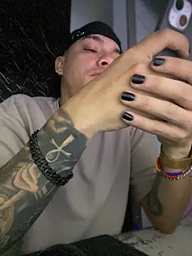 Snapshot of AlphaMasterXxx chatting on 11/15/25, 06:06 AlphaMasterXxx online show from 11/15/25, 06:06