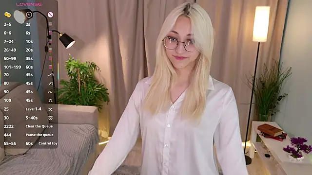 Snapshot of Marry_sharp chatting on 10/19/25, 09:39 Marry sharp online show from 10/19/25, 09:39