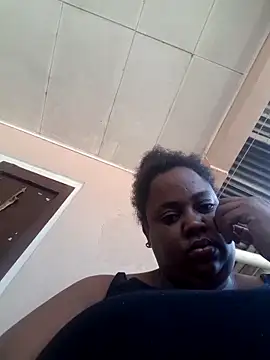 Snapshot of Karamelsaus chatting on 10/15/25, 02:03 Karamelsaus online show from 10/15/25, 02:03