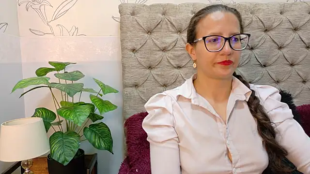 Snapshot of Saraa_Marrison_ chatting on 10/15/25, 12:53 Saraa Marrison  online show from 10/15/25, 12:53