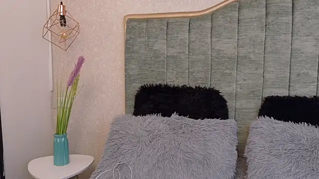 Snapshot of Saraa_Marrison_ chatting on 09/24/25, 11:32 Saraa Marrison  online show from 09/24/25, 11:32