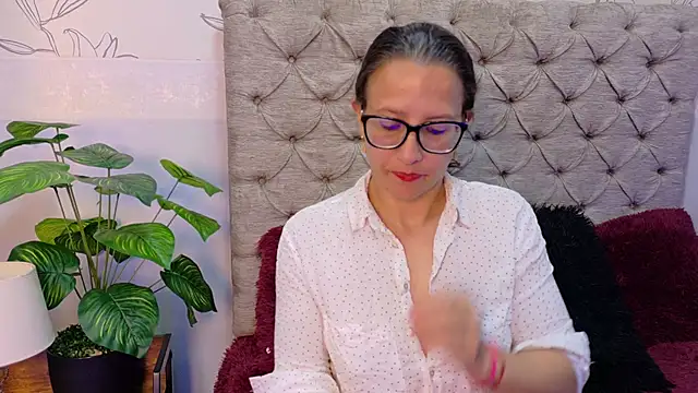 Snapshot of Saraa_Marrison_ chatting on 10/08/25, 11:49 Saraa Marrison  online show from 10/08/25, 11:49