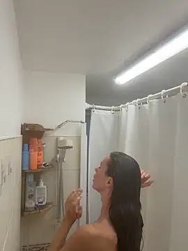 MilaRenee online show from 12/21/25, 01:13