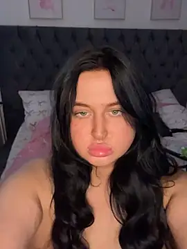 brunetteGirl274 online show from 11/12/25, 12:42