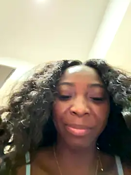 EmilyKisx online show from 11/17/25, 10:08