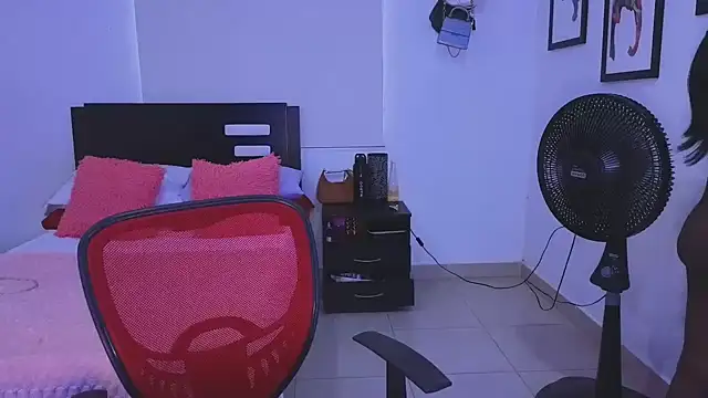 EmilyKisx online show from 10/29/25, 02:16