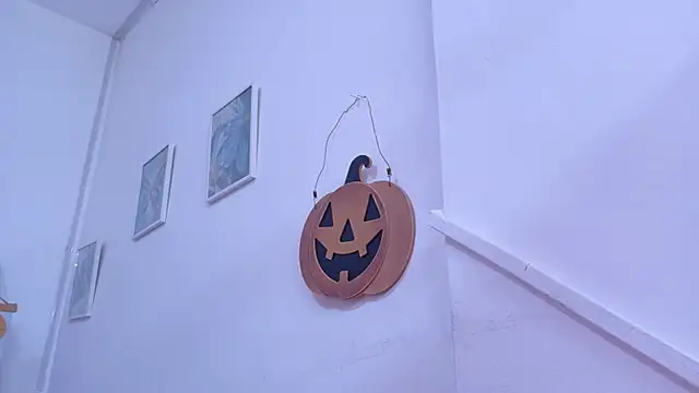 Snapshot of Lizbeth_Rouse chatting on 10/23/25, 11:31 Lizbeth Rouse online show from 10/23/25, 11:31