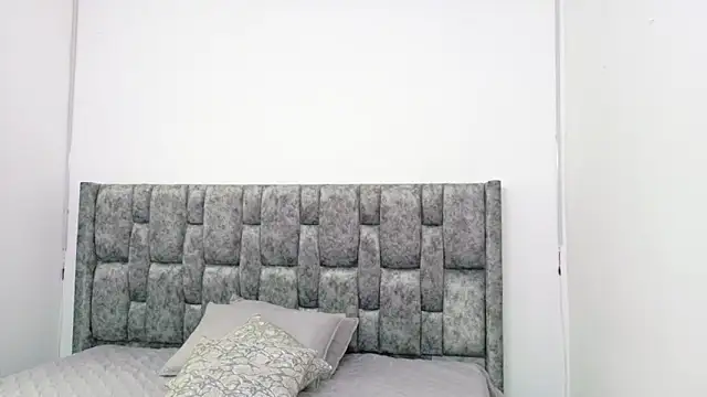 Snapshot of Lizbeth_Rouse chatting on 09/14/25, 02:06 Lizbeth Rouse online show from 09/14/25, 02:06