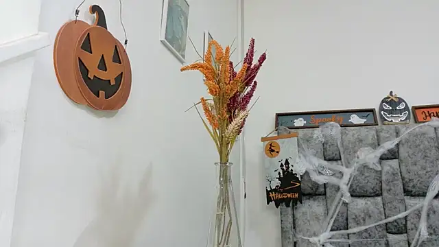 Snapshot of Lizbeth_Rouse chatting on 10/30/25, 10:35 Lizbeth Rouse online show from 10/30/25, 10:35