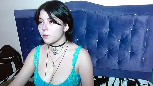 Snapshot of Ginebra_Sensual chatting on 10/13/25, 01:02 Ginebra Sensual online show from 10/13/25, 01:02