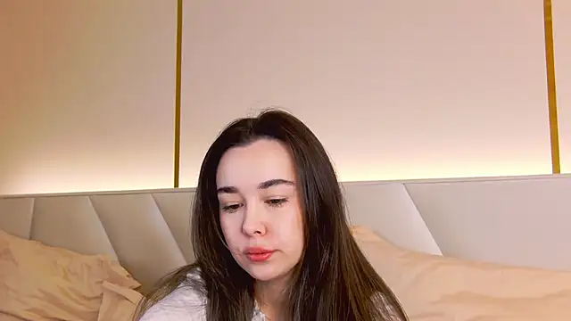 MiaMarlow online show from 11/17/25, 09:08