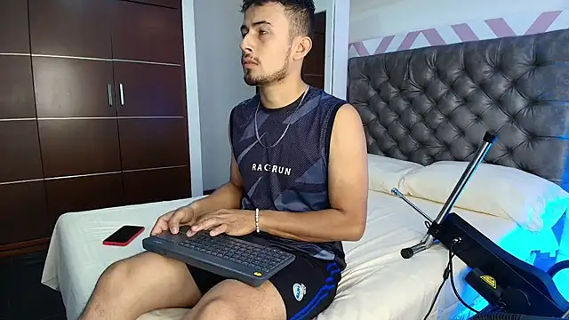 Valentiinoss online show from 03/18/26, 09:04