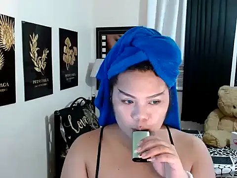 TSbrianaHugeCock online show from 02/06/26, 11:39