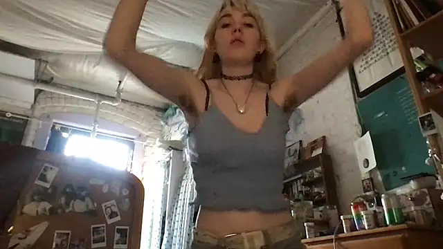 Snapshot of danceissex chatting on 10/19/25, 08:33 danceissex online show from 10/19/25, 08:33